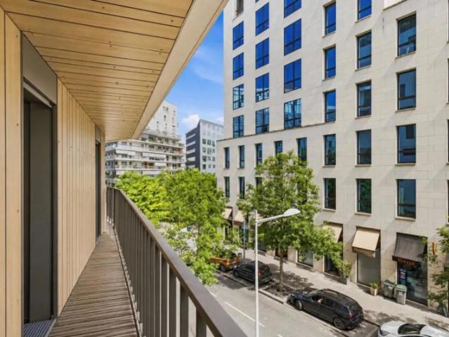 Appartement 2 pièces avec balcon filant à Boulogne