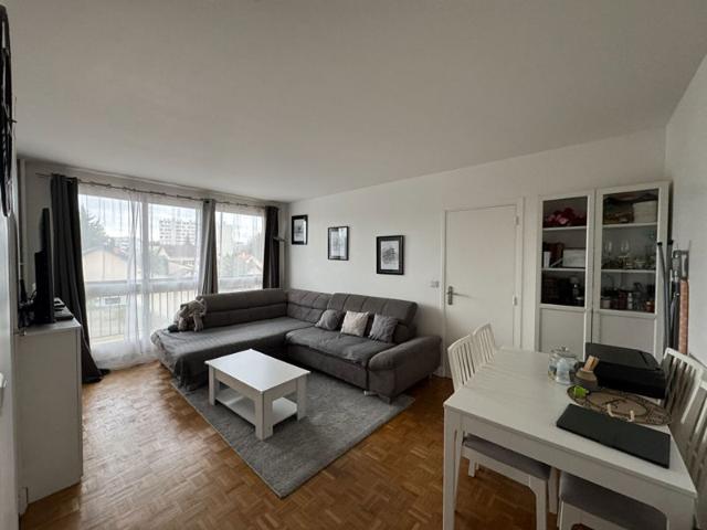 Appartement 2 pièces avec balcon Parking et cave