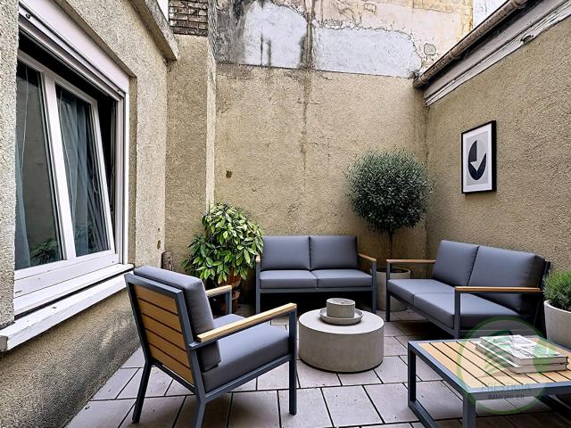 APPARTEMENT 2 PIECES AVEC COUR PRIVATIVE. REIMS CENTRE
