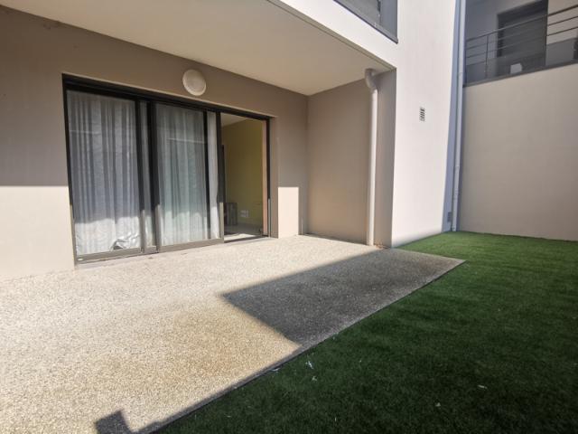 Appartement 2 pièces avec jardinet et garage