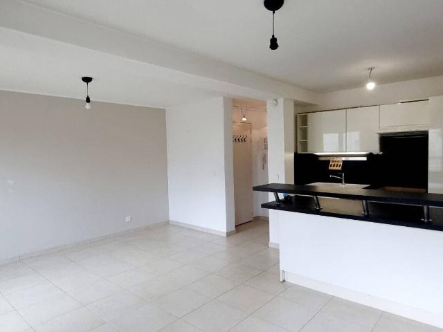 Appartement 2 pièces avec parking proche commodités et RER