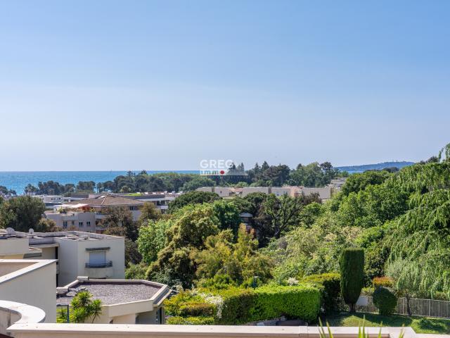 Appartement 2 pièces avec très grande terrasse à Villeneuve Loubet, quartier des Maurettes