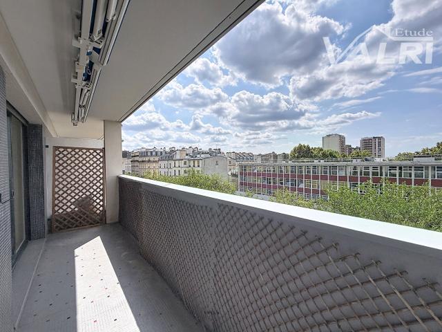 Appartement 2 pièces + bureau / chambre d'enfant et balcon, Paris 75010