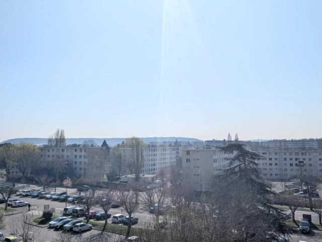 APPARTEMENT 2 PIECES + CAVE + PARKING VOLETS MOTORISES
