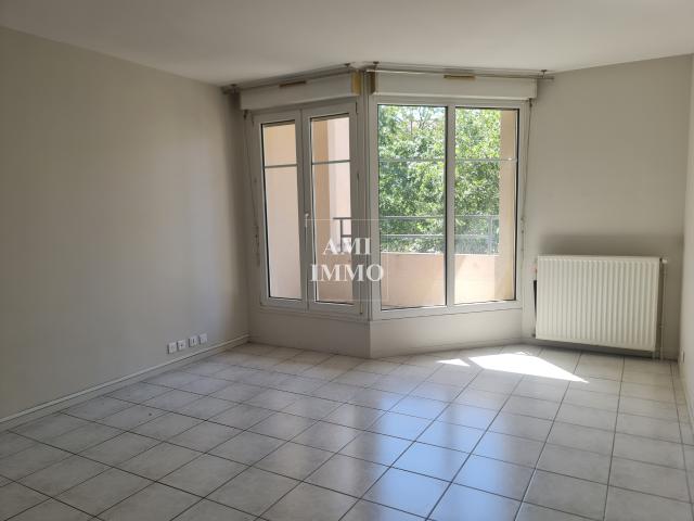 APPARTEMENT 2 PIECES CENTRE MASSY