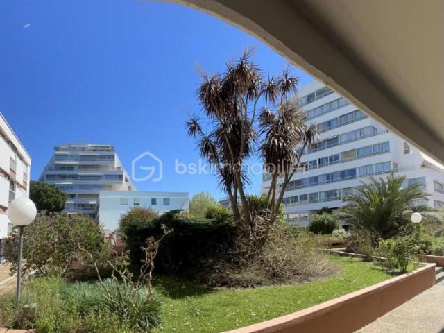 Appartement 2 pièces centre ville vue mer, piscine, meublé