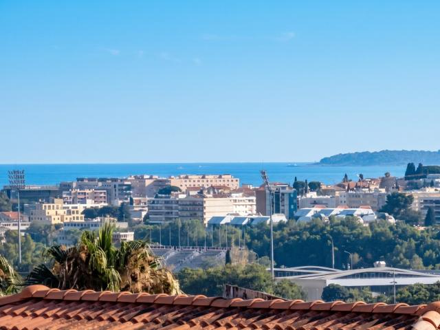 Appartement 2 pièces corniche fleurie terrasse piscine 49m² Nice