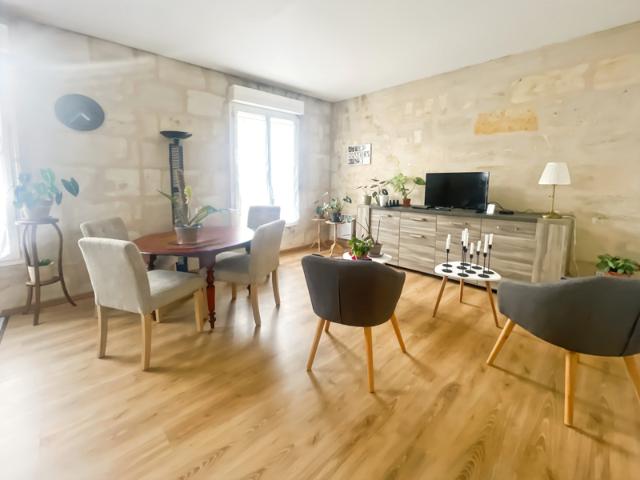 APPARTEMENT 2 PIECES DANS IMMEUBLE EN PIERRE A BORDEAUX JUDA