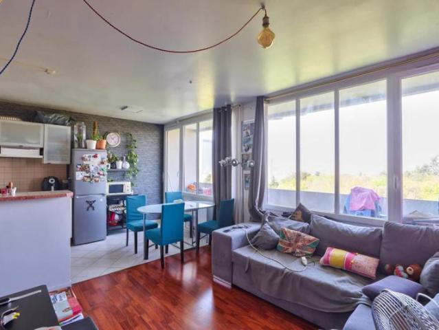 Appartement lumineux avec balcon panoramique