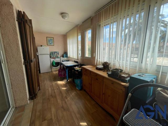 APPARTEMENT 2 PIÈCES DE 47M² MEUBLÉ AVEC VÉRANDA ET PARKING À VI