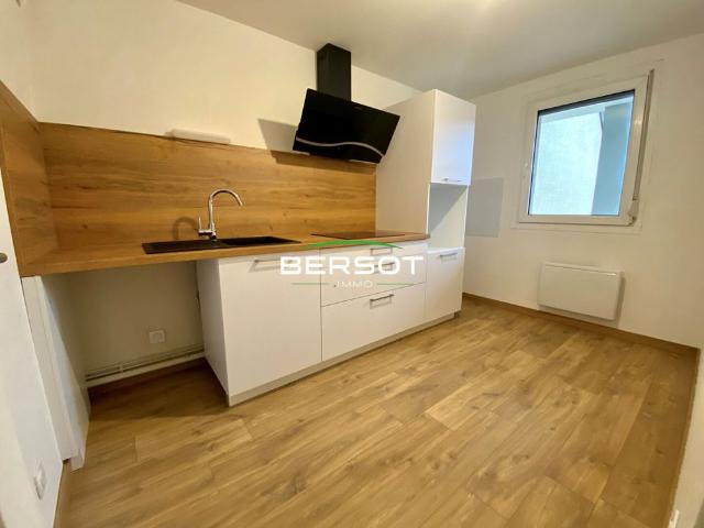 Appartement 2 pièces de 50.87 m2 avec balcon, cave et stationnement
