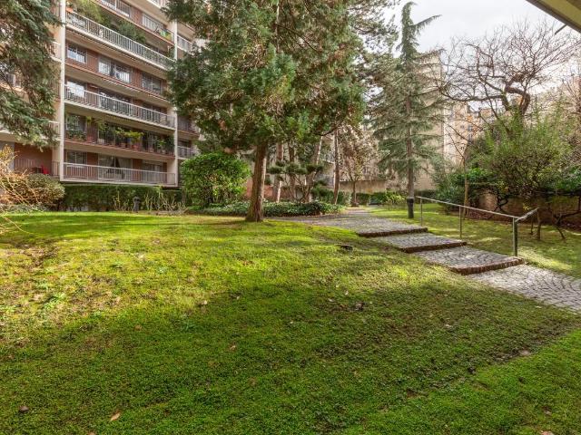 Appartement 2 pièces de 50 m² situé à Paris