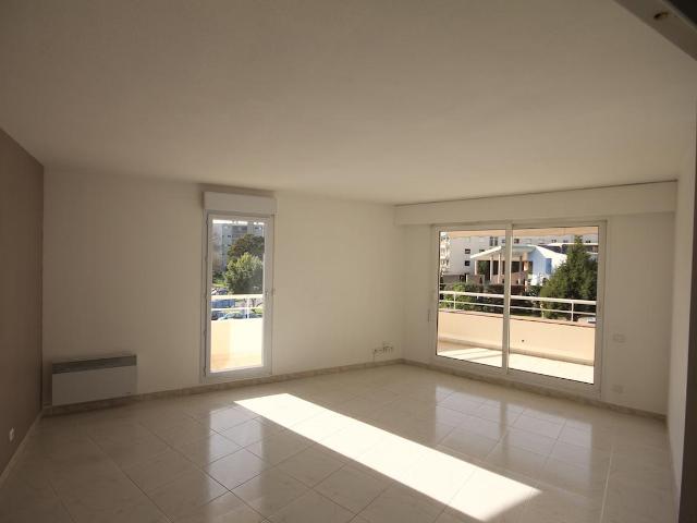 APPARTEMENT 2 PIECES DE 52 M2 MANDELIEU CENTRE