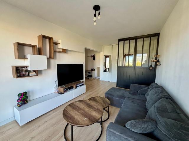 Appartement 2 pièces de 55m2 + balcon de 11m2 vendu loué