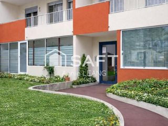 Appartement 2 pièces de 59 m² avec loggia et parking, ravalement récent, idéal résidence principale ou profession libérale