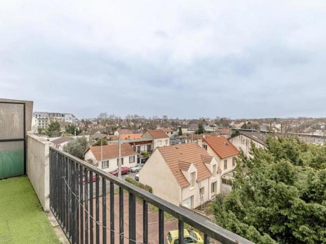 Appartement 2 pièces de 31 m2 en vente à Le Blanc Mesnil limite Le Bourget Idéal pour investisseurs