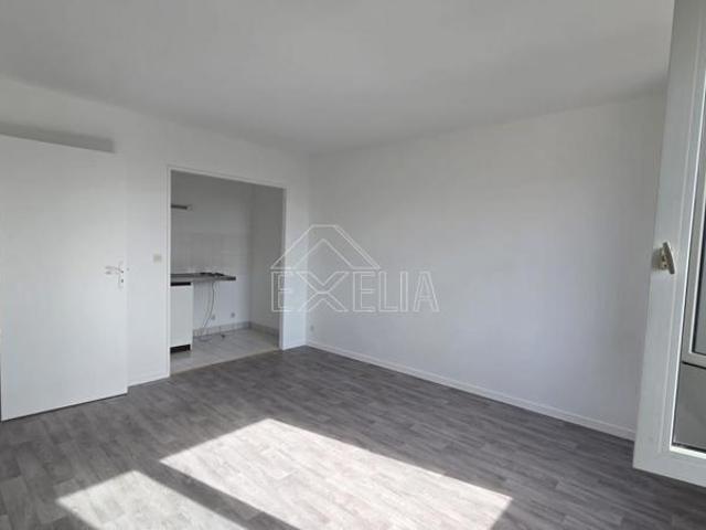 Appartement 2 pièces de 35,87 m² avec parking et cave au 3ème étage avec ascenseur à Mantes la Jolie