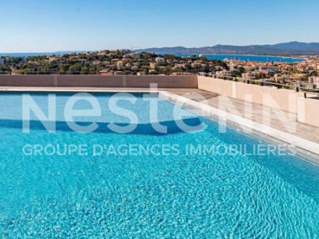 Appartement 2 pièces dernier étage, piscine sur le toit vue 360°c sur la mer et le massif de l'Esterel à Saint Raphaël