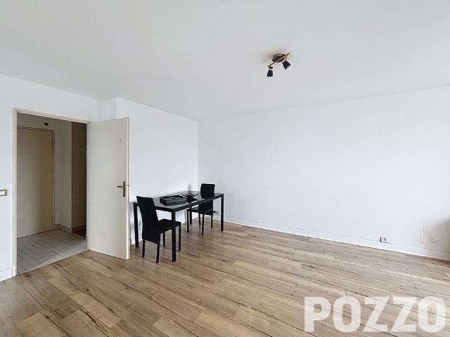 Appartement 2 pièces en location vide Dernier étage avec vue mer et garage