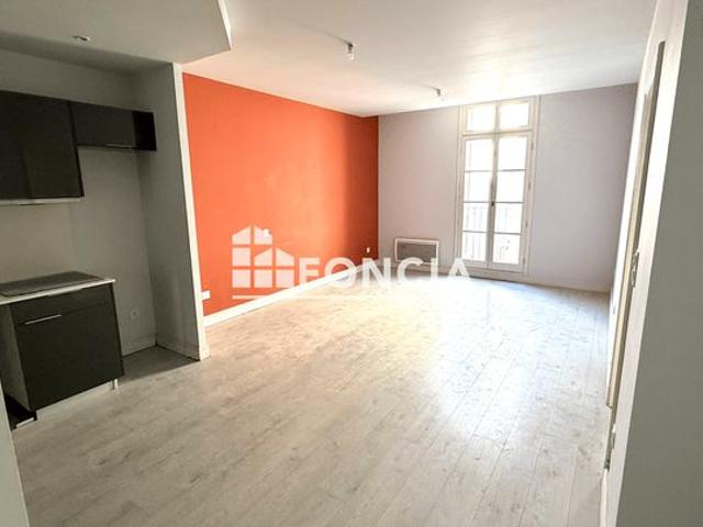 Appartement 2 pièces en parfait état, situé en plein centre ville