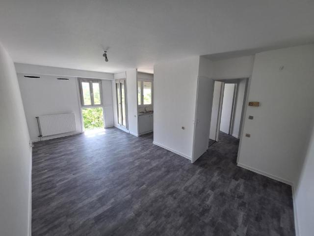 Appartement 2 pièces Fontaine 15 place Louis Maisonnat