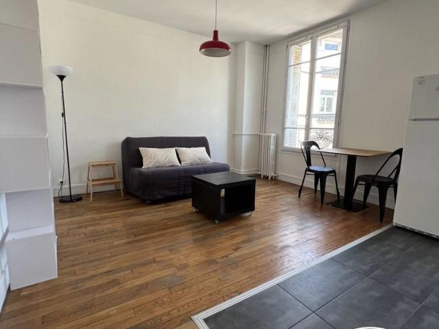 APPARTEMENT 2 PIÈCES MEUBLE