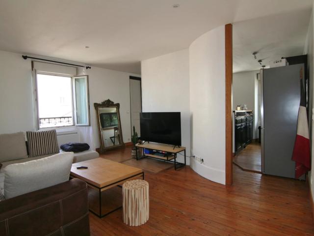 APPARTEMENT 2 PIÈCES MEUBLÉ.