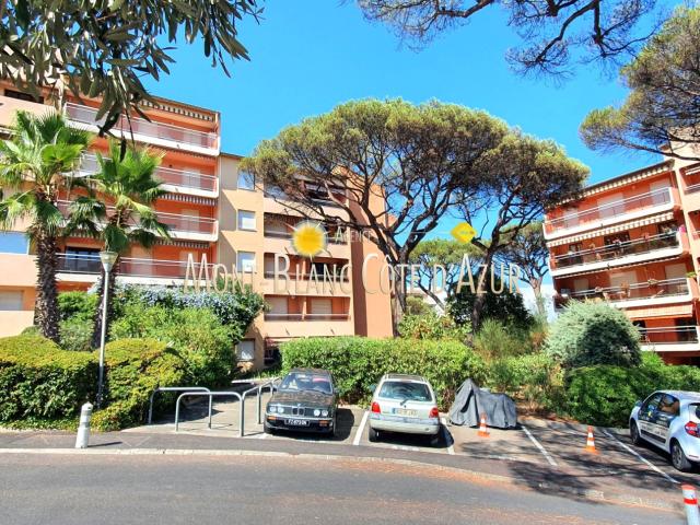 APPARTEMENT 2 PIECES, PARKING PRIVE, CAVE