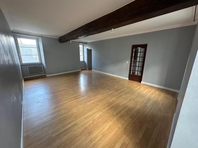 APPARTEMENT 2 PIÈCES PROCHE QUAIS CHERBOURG DISPONIBLE DE SUITE