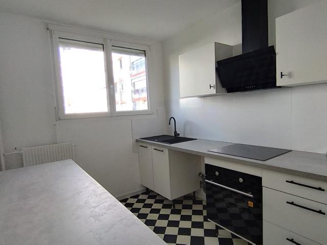 Appartement 2 pièces rénové avec parking Beauvais, proche commodités et axes rapides