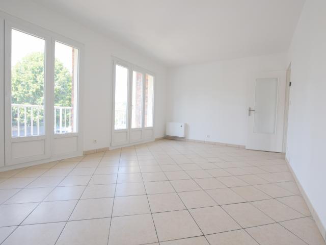 Appartement 2 pièces sans visà vis avec balcon loggia, place de parking et cave