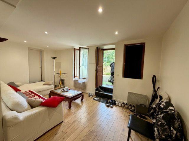 Appartement 2 pièces sur une cour avec vue sur jardin