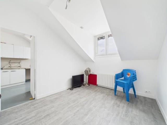 EXCEPTIONNEL. *appartement 2 pièces*RER C Vitry Gare