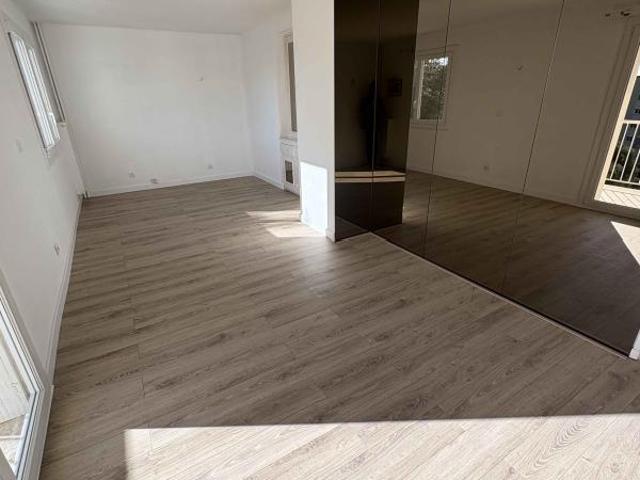 Appartement 2ème étage 76 m2 3 pièces Non meublé