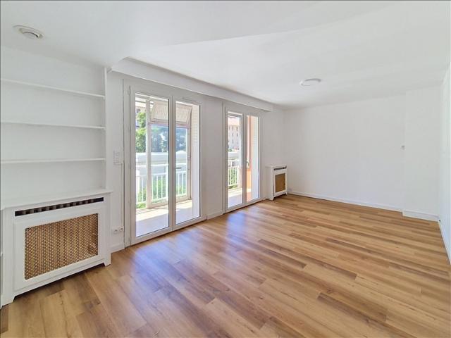 Appartement 2ème étage 78,34 m2 4 pièces Non meublé