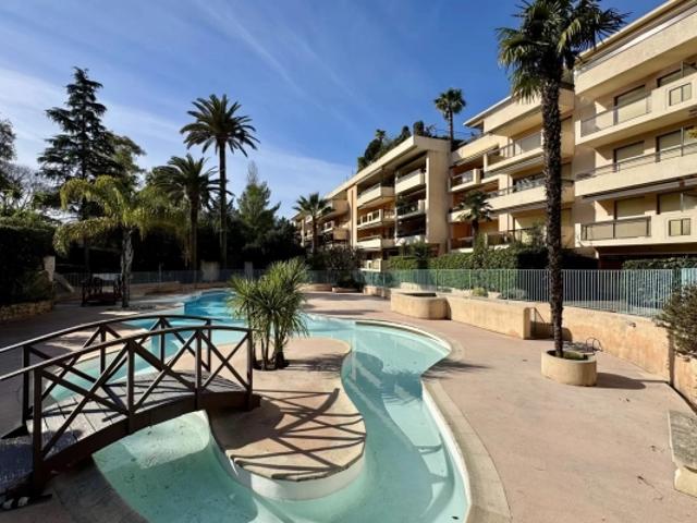 Appartement 2p52m2 dernier étage, garage, piscine, tennis, gardien Cannes Montfleury