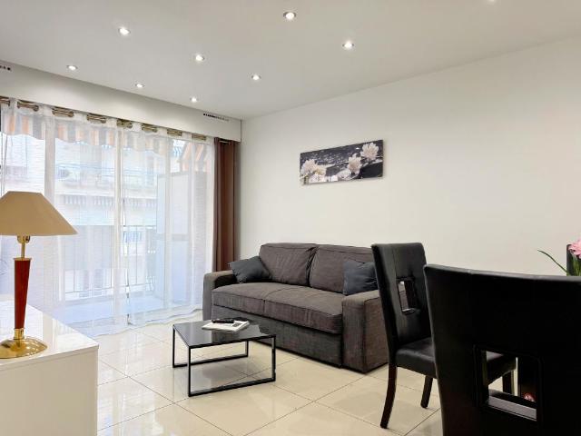 Appartement 2P 41 m², terrasse 11 m² – Cannes Banane, derrière le Martinez ✨