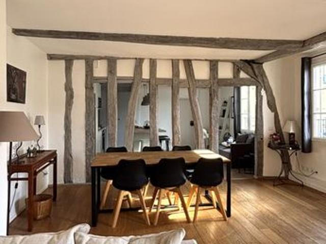 Appartement 2P 77.5m² — Marais, calme sur cour, vue dégagée