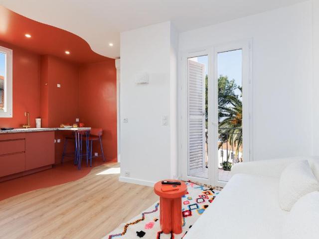 Appartement 2P, 30 m², balcon vue mer – Le Suquet Cannes, de. 30m² Cannes