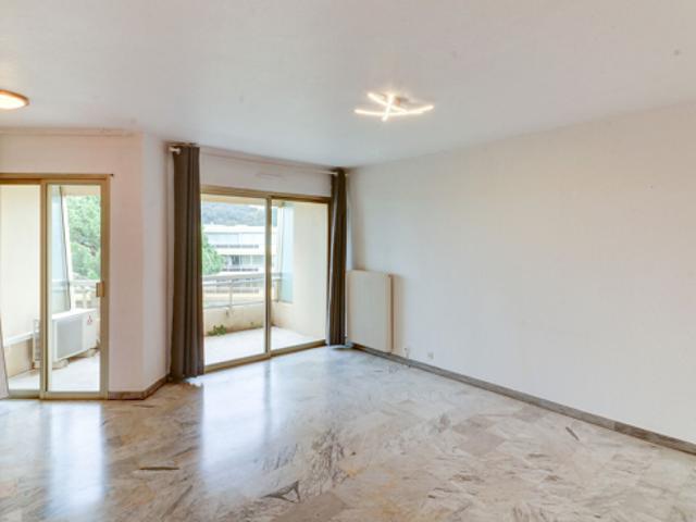 Appartement 2P au dernier étage avec garage et cave dans rés
