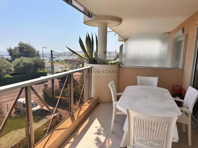 Appartement 2P avec Vue Mer, Terrasse et Garage à Antibes