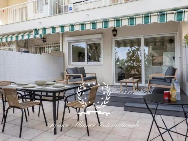 APPARTEMENT 2P GRANDE TERRASSE À PIED DES PLAGES