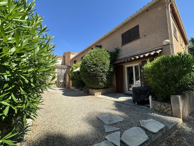 APPARTEMENT 33 M2 A FREJUS EN REZ DE JARDIN