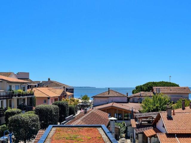 Appartement 300 m² / toit terrasse / vue bassin
