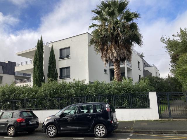 APPARTEMENT 31 M2 GRANDE TERRASSE 12M2 PARKING RUE MAGINOT BORDEAUX CAUDERAN