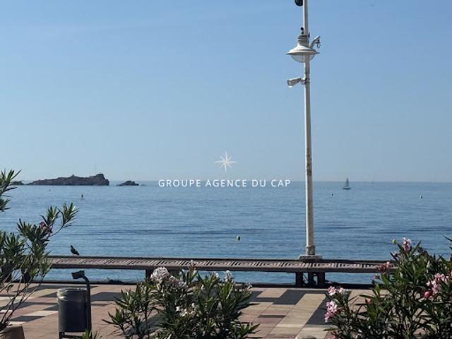 Appartement avec terrasse en bord de mer