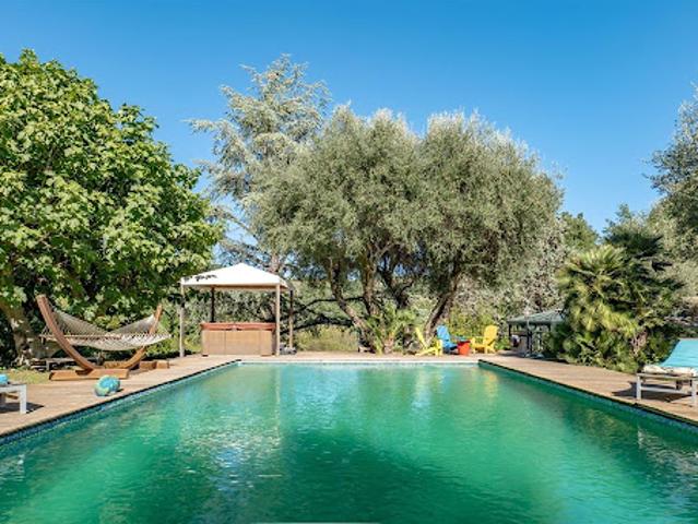 Appartement avec terrasse et piscine