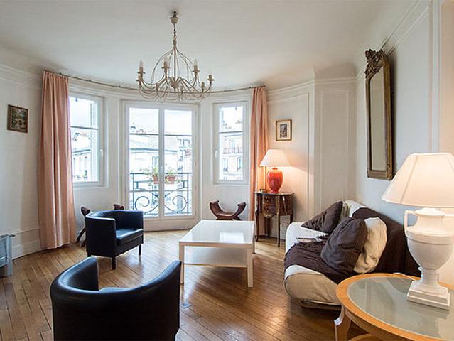 Appartement 3 chambres meublé avec ascenseur, cheminée et concierge La Motte Picquet Paris 15°