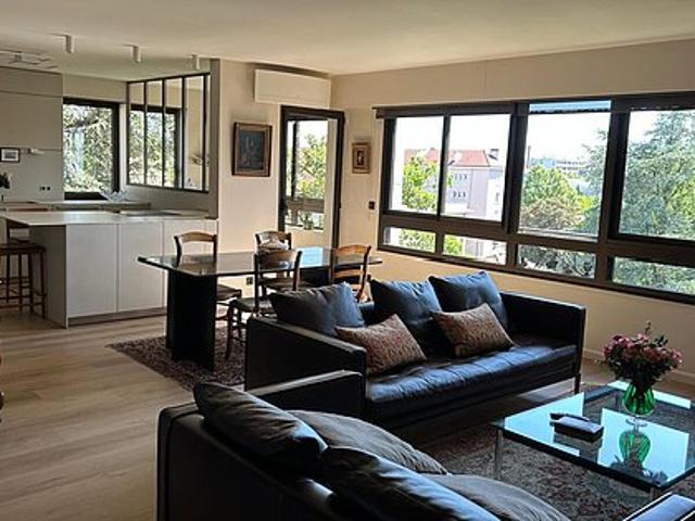 Appartement 3 chambres meublé avec ascenseur et place de parking en option Lyon 4°