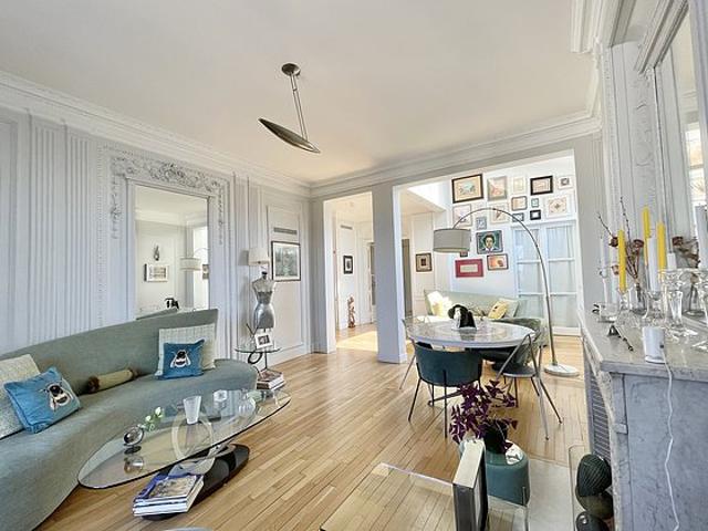 Appartement 3 chambres meublé avec piano, ascenseur et cheminée Monceau Paris 8°